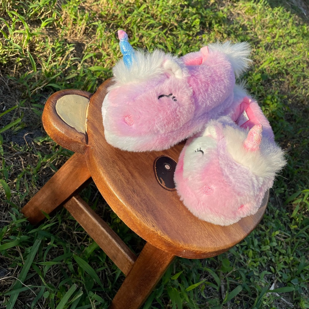 NWOT baby toddler girl furry fluffy rainbow pink unicorn slippers size 7 and 8
